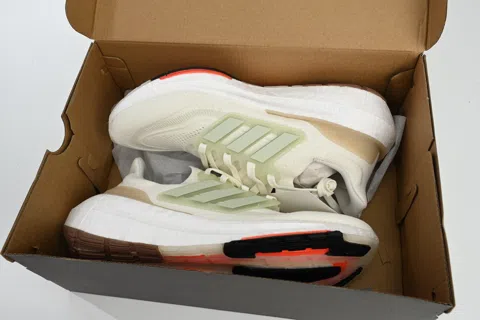 adidas Ultraboost Light Pink/Black – photo 11