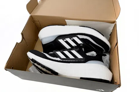 adidas Ultraboost Light Black/White – photo 11