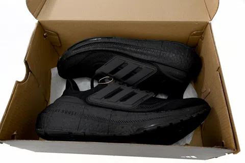 adidas Ultraboost Light Triple Black – photo 11