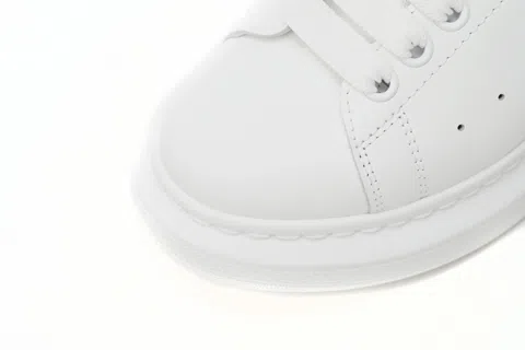 Alexander McQueen Oversized Sneaker Holographic – photo 7
