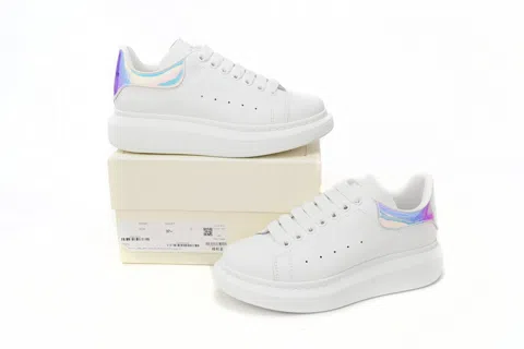 Alexander McQueen Oversized Sneaker Holographic – photo 9