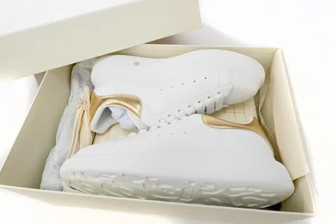 Alexander McQueen Oversized Sneaker Gold – photo 10