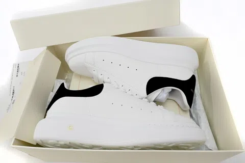 Alexander McQueen Oversized Sneaker Black – photo 10