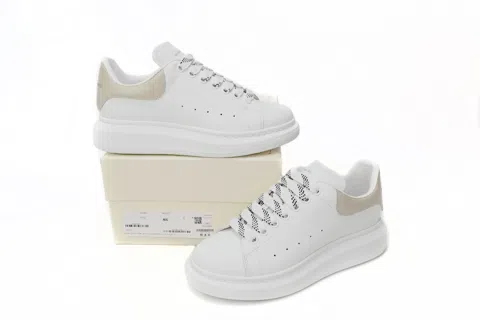 Alexander McQueen Oversized Sneaker Stone – photo 9