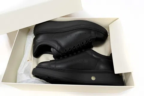 Alexander McQueen Oversized Sneaker Triple Black – photo 10