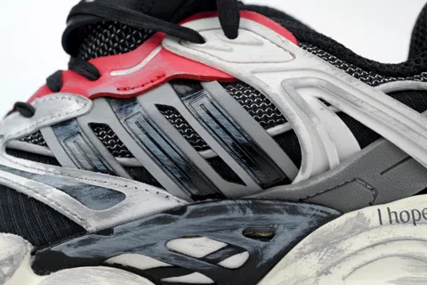 adidas XLG Runner Deluxe Black/Red Graffiti – photo 8