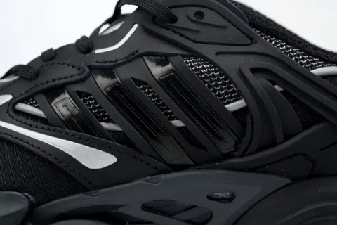 adidas XLG Runner Deluxe Triple Black – photo 8
