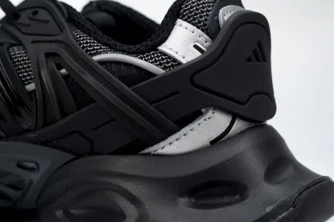 adidas XLG Runner Deluxe Triple Black – photo 7