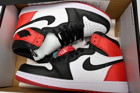 Air Jordan 1 High Satin Black Toe – photo 9