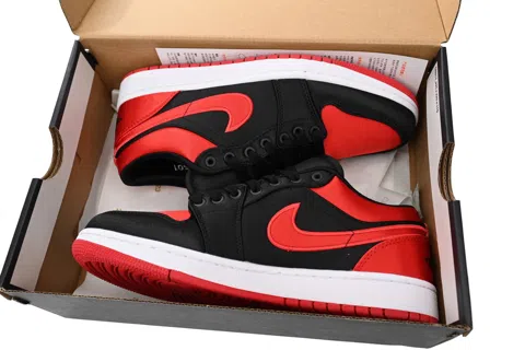 Air Jordan 1 Low Satin Bred – photo 10