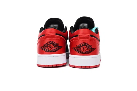 Air Jordan 1 Low Satin Bred – photo 4