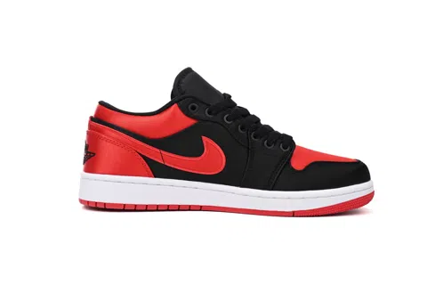 Air Jordan 1 Low Satin Bred – photo 3