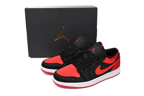 Air Jordan 1 Low Satin Bred – photo 8