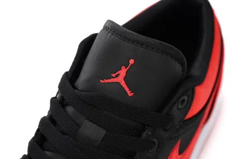 Air Jordan 1 Low Satin Bred – photo 6