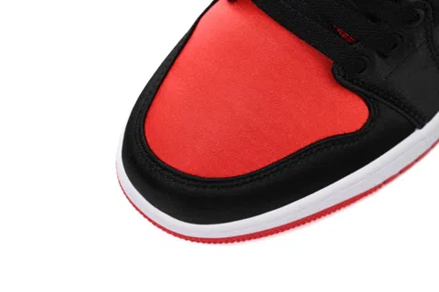 Air Jordan 1 Low Satin Bred – photo 7