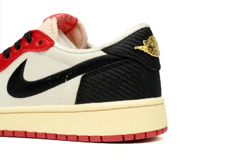 Air Jordan 1 Low Chicago – photo 8
