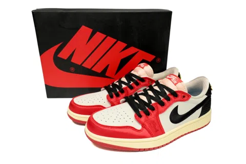 Air Jordan 1 Low Chicago – photo 9