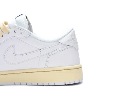 Travis Scott x Air Jordan 1 Low Cream/White/Blue – photo 7