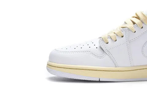 Travis Scott x Air Jordan 1 Low Cream/White/Blue – photo 10
