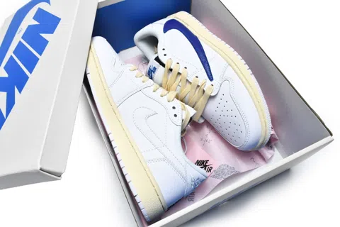 Travis Scott x Air Jordan 1 Low Cream/White/Blue – photo 11