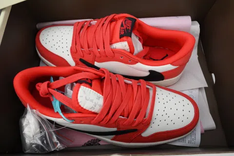 Travis Scott x Air Jordan 1 Low Chicago – photo 8