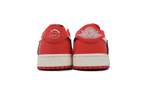 Travis Scott x Air Jordan 1 Low Chicago – photo 3