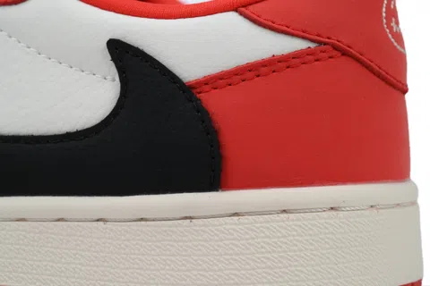 Travis Scott x Air Jordan 1 Low Chicago – photo 5