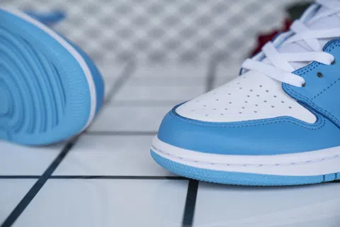 Air Jordan 1 High University Blue – photo 4