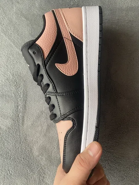 Air Jordan 1 Low Black/Pink – photo 3