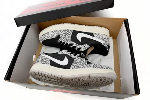 Travis Scott x Air Jordan 1 Low Black/Grey – photo 11