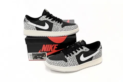 Travis Scott x Air Jordan 1 Low Black/Grey – photo 9