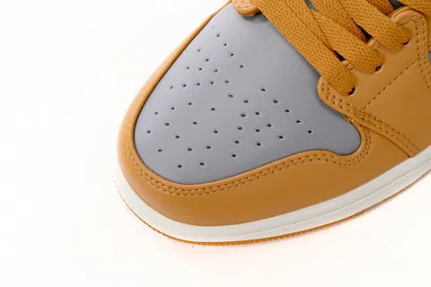 Travis Scott x Air Jordan 1 Low Grey/Yellow – photo 8