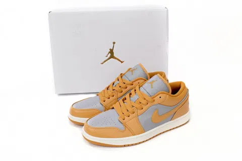 Travis Scott x Air Jordan 1 Low Grey/Yellow – photo 10