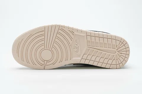 Air Jordan 1 Low Black Guava Ice – photo 8