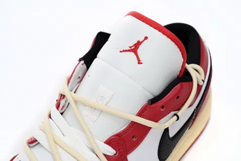 Air Jordan 1 Low Chicago – photo 7