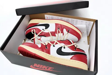 Air Jordan 1 Low Chicago – photo 10