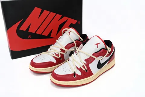 Air Jordan 1 Low Chicago – photo 8