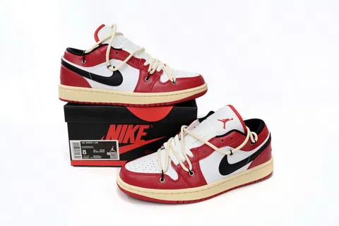 Air Jordan 1 Low Chicago – photo 9