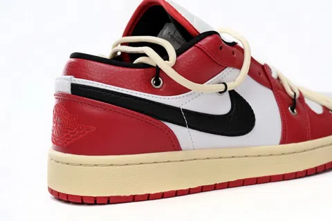 Air Jordan 1 Low Chicago – photo 3