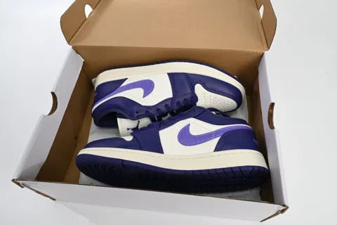Travis Scott x Air Jordan 1 Low White/Purple – photo 11