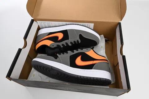 Travis Scott x Air Jordan 1 Low Grey/Black – photo 12