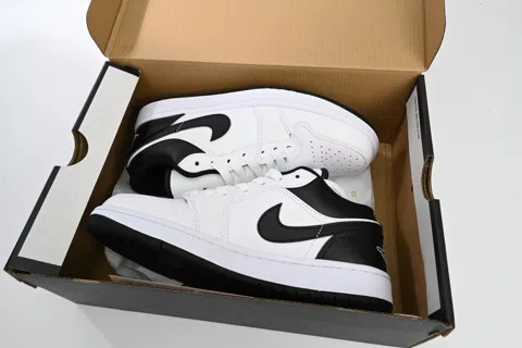 Travis Scott x Air Jordan 1 Low White/Black – photo 11
