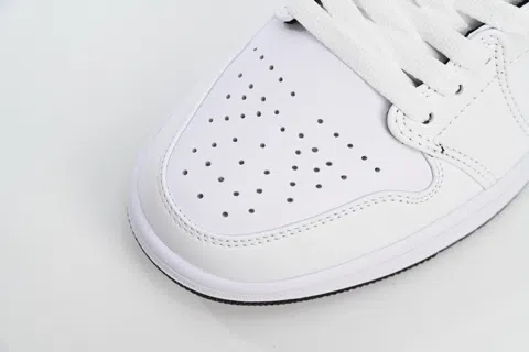 Travis Scott x Air Jordan 1 Low White/Black – photo 8
