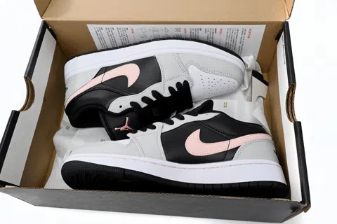 Air Jordan 1 Low White/Black/Pink – photo 10