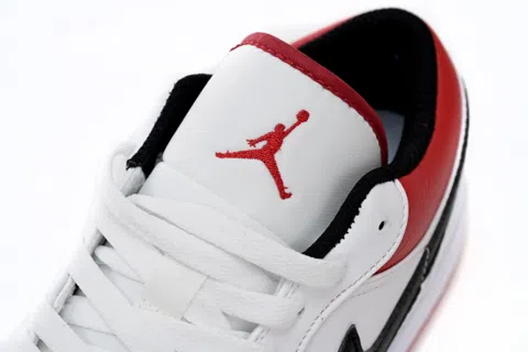Air Jordan 1 Low Chicago – photo 7