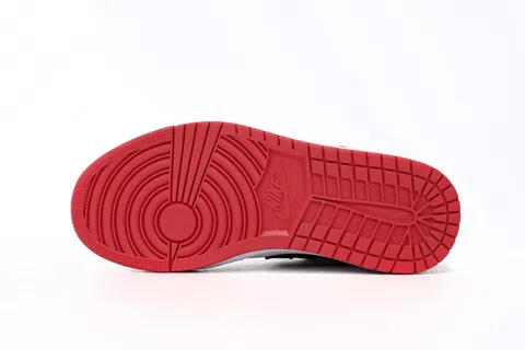 Air Jordan 1 Low Chicago – photo 5