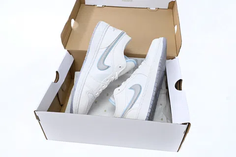 Air Jordan 1 Low Dare To Fly – photo 11