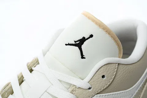 Air Jordan 1 Low Yellow – photo 6