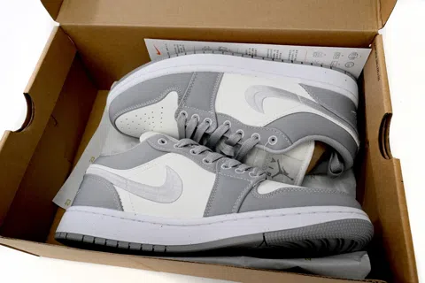Travis Scott x Air Jordan 1 Low Vintage Grey/White – photo 11