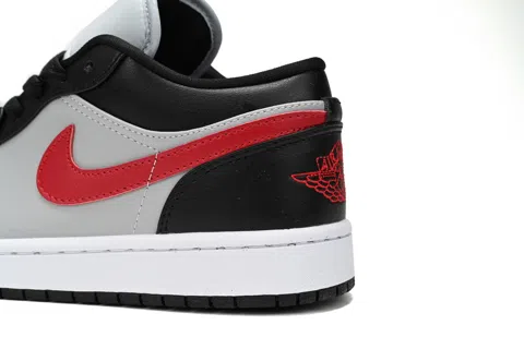 Air Jordan 1 Low Chicago – photo 7